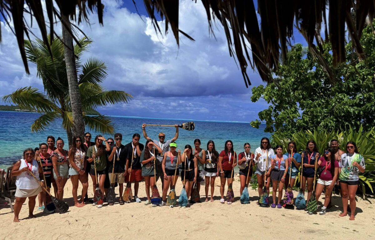 Onake Paddling Club member taking a group picture
