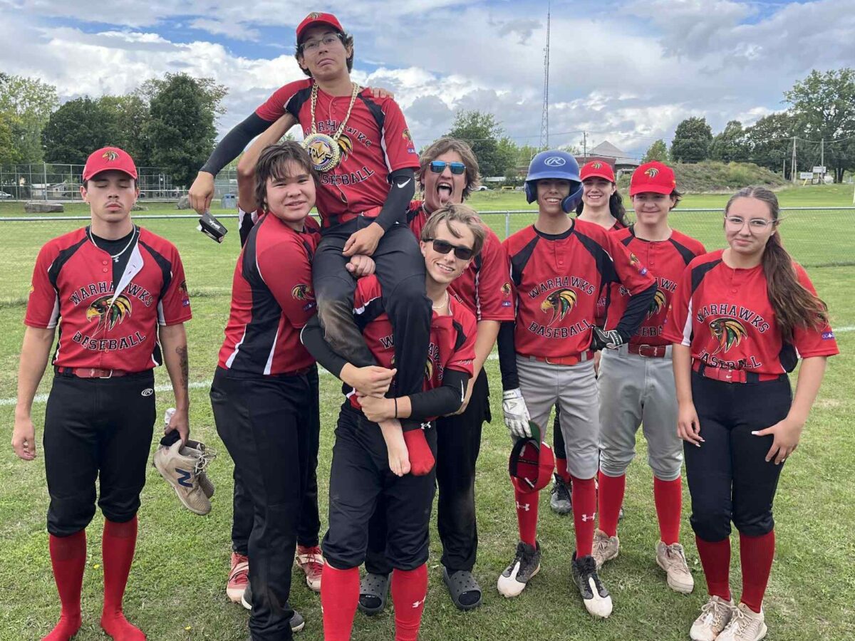 The Kahnawake Warhawks taking the pose.