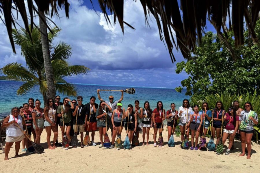 Onake Paddling Club member taking a group picture