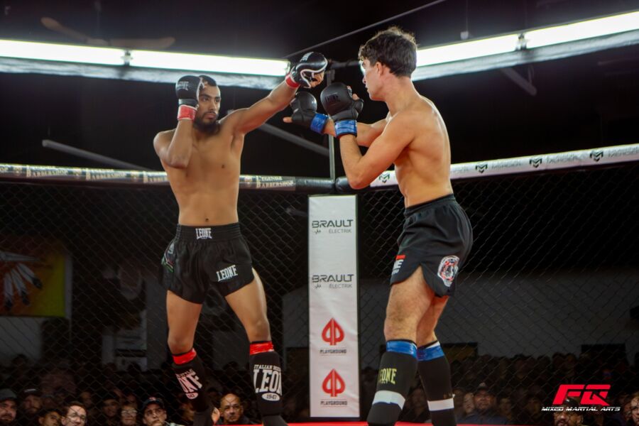 Kahnawake’s Tiaohsera’te Johnson (left) in his fight against Etienne Dubois (Right)