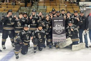 U15B Mohawks team posing for a team picture