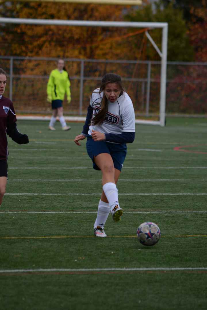 Gracie Diabo's Kuper Bantam squad made sure to stay perfect beating Beaconsfield by one to head to the finals today. (Daniel J. Rowe, The Eastern Door)