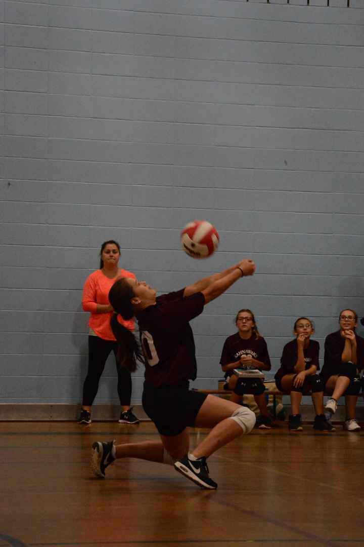 Ken’nikahontesha Norton-Montour had her first taste of team sports for Survival’s volleyball team, and her passing in Wednesday’s quarterfinals was superb throughout. (Daniel J. Rowe, The Eastern Door)