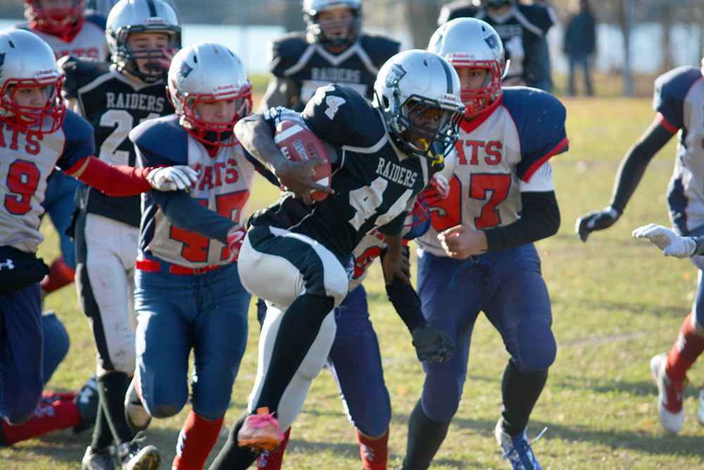 Raiders running back Steve Bradley scored three touchdowns during Sunday’s game against the Western Patriotes. (Jessica Deer The Eastern Door)